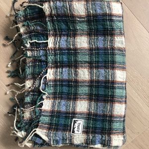 TNA blanket scarf
